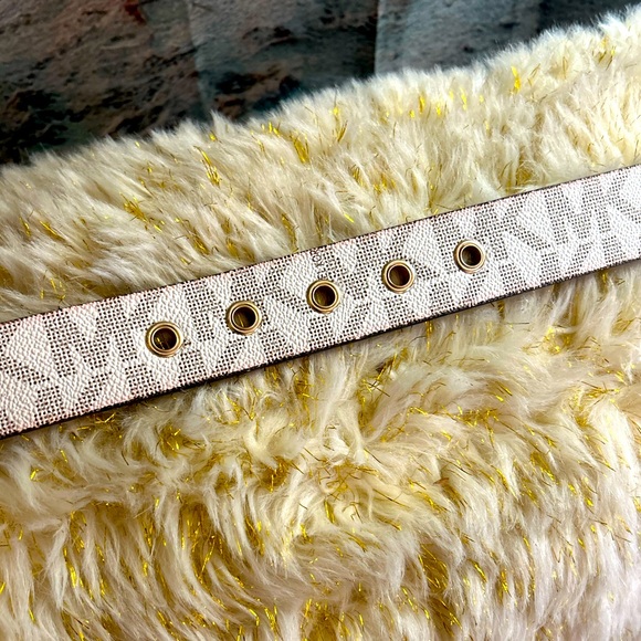 Michael Kors reversible belt, tan one sauce, cream other side NWT - Picture 4 of 9